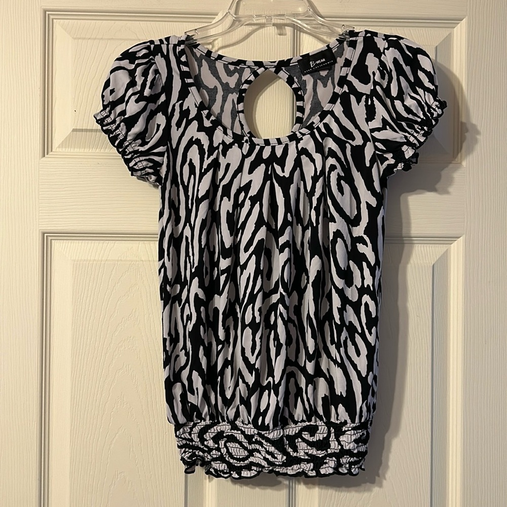 Byer California B. Wear Black & White Leopard Short Sleeve Blouse Small